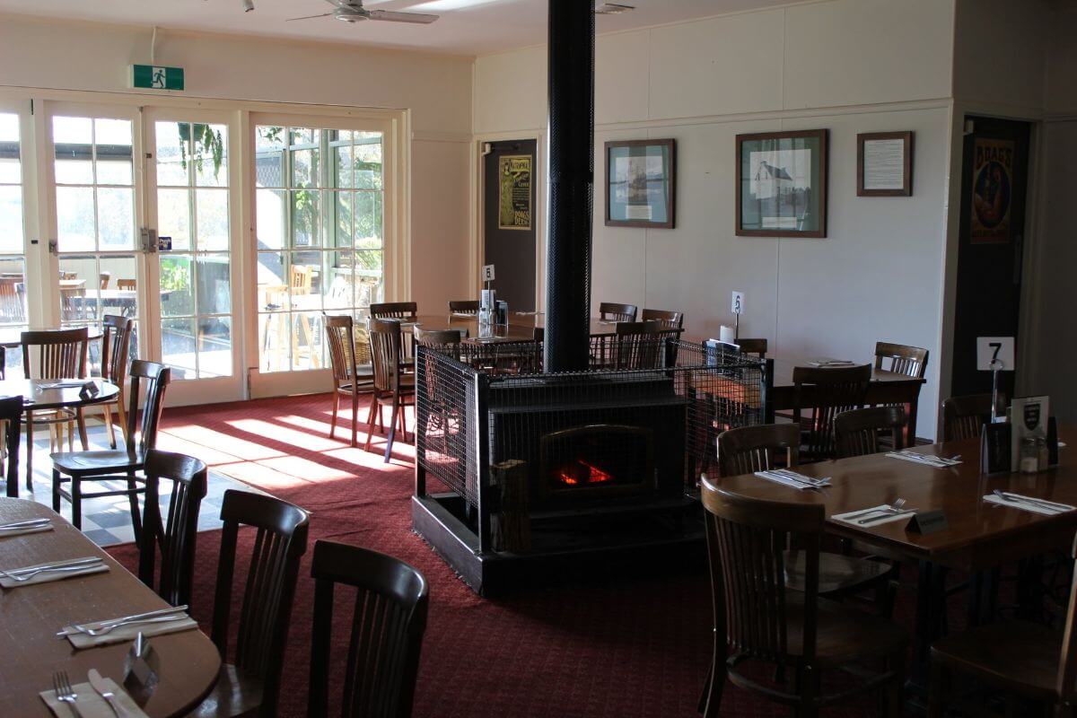 CARRICK INN HOTEL HEADS UP LAUNCESTON + FOOD GUIDE